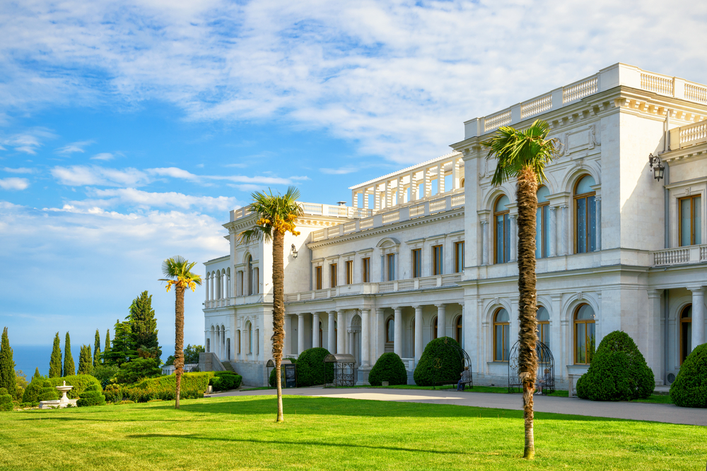 Ливадийский дворец в Крыму — южная резиденция императоров