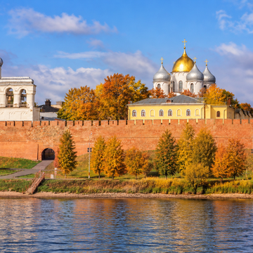 Пешеходная экскурсия «Истории Новгородского Кремля» Пешеходная экскурсия «Истории Новгородского Кремля» со скидкой 20%