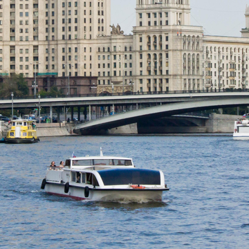 Прогулка по Москве-реке на дизайнерском теплоходе «Волна» от причала «Киевский» Прогулка по Москве-реке на дизайнерском теплоходе «Волна» от причала «Киевский»