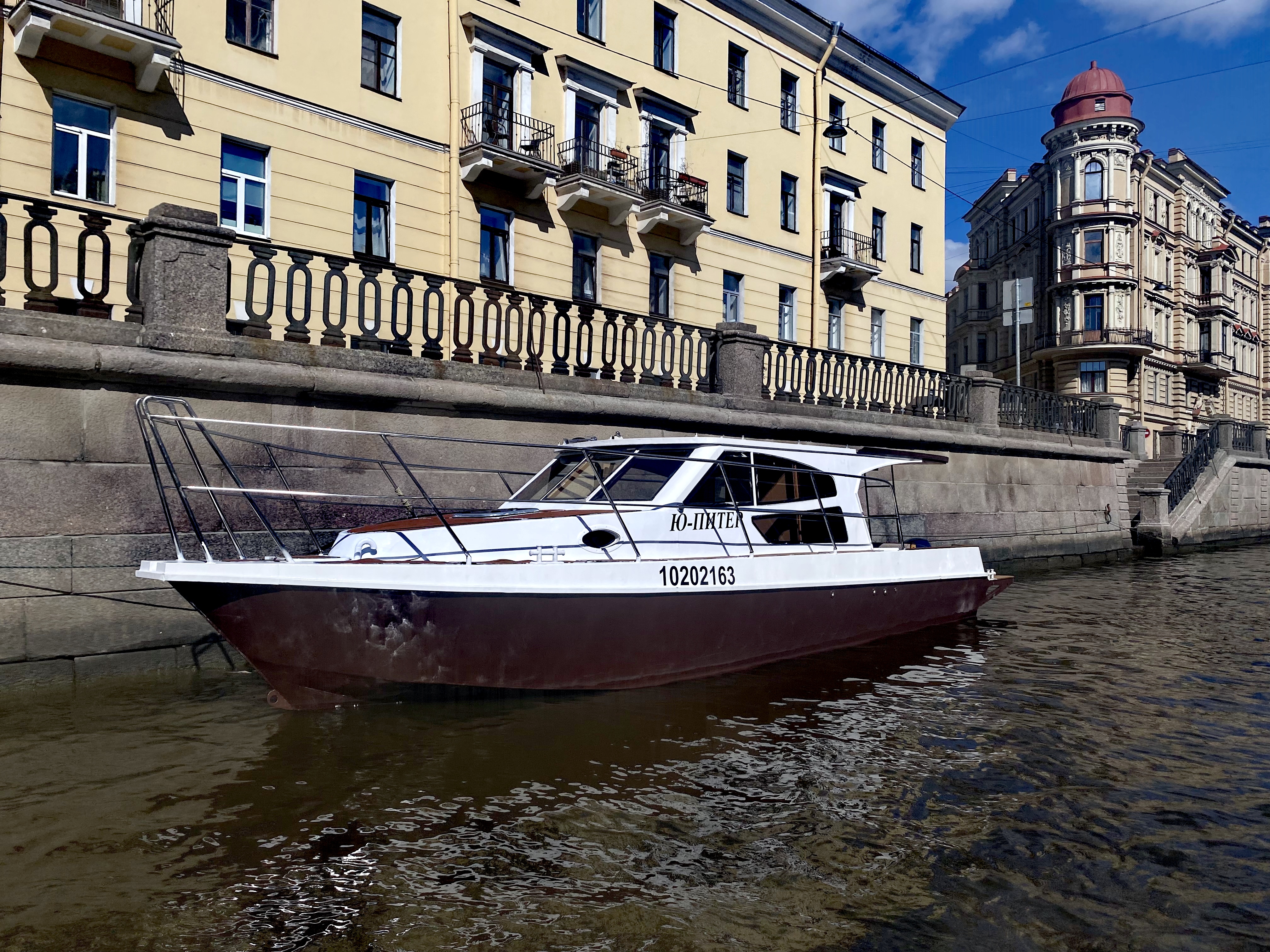 Аренда катера «Юпитер» с капитаном со скидкой 24%