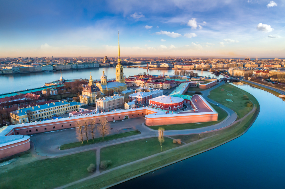 Дневные прогулки на теплоходе от Петропавловской крепости со скидкой до 65%