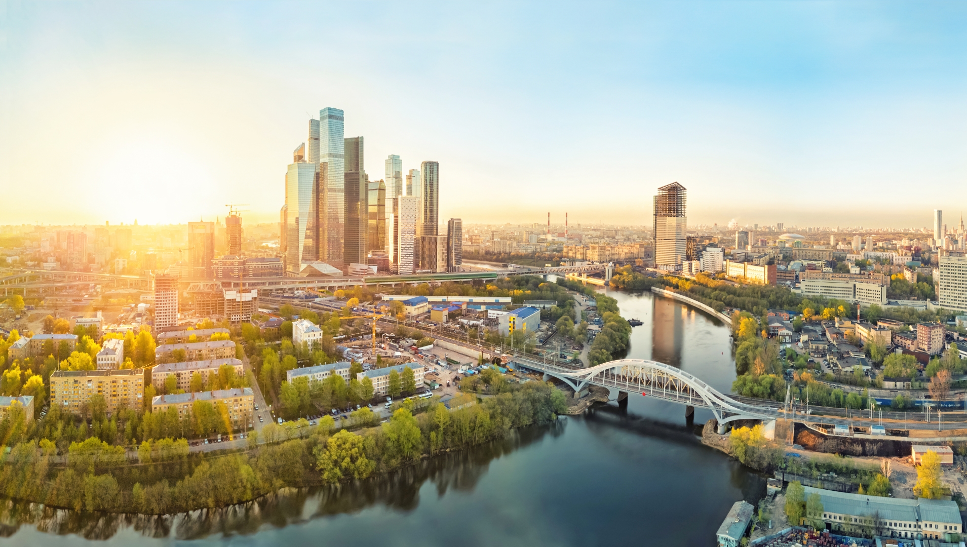 Речная прогулка от Северного речного вокзала до Москва-сити с прохождением шлюзов со скидкой 50%