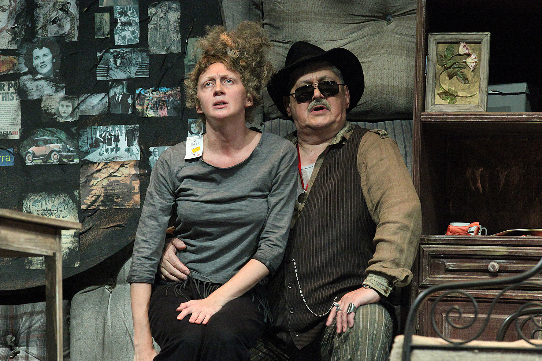 Спектакль «Святое семейство» в Театре комедии им. Акимова