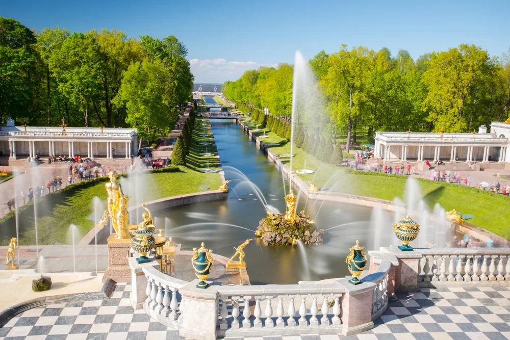 Автобусная экскурсия в Петергоф «Большой дворец и Нижний парк» со скидкой до 46%