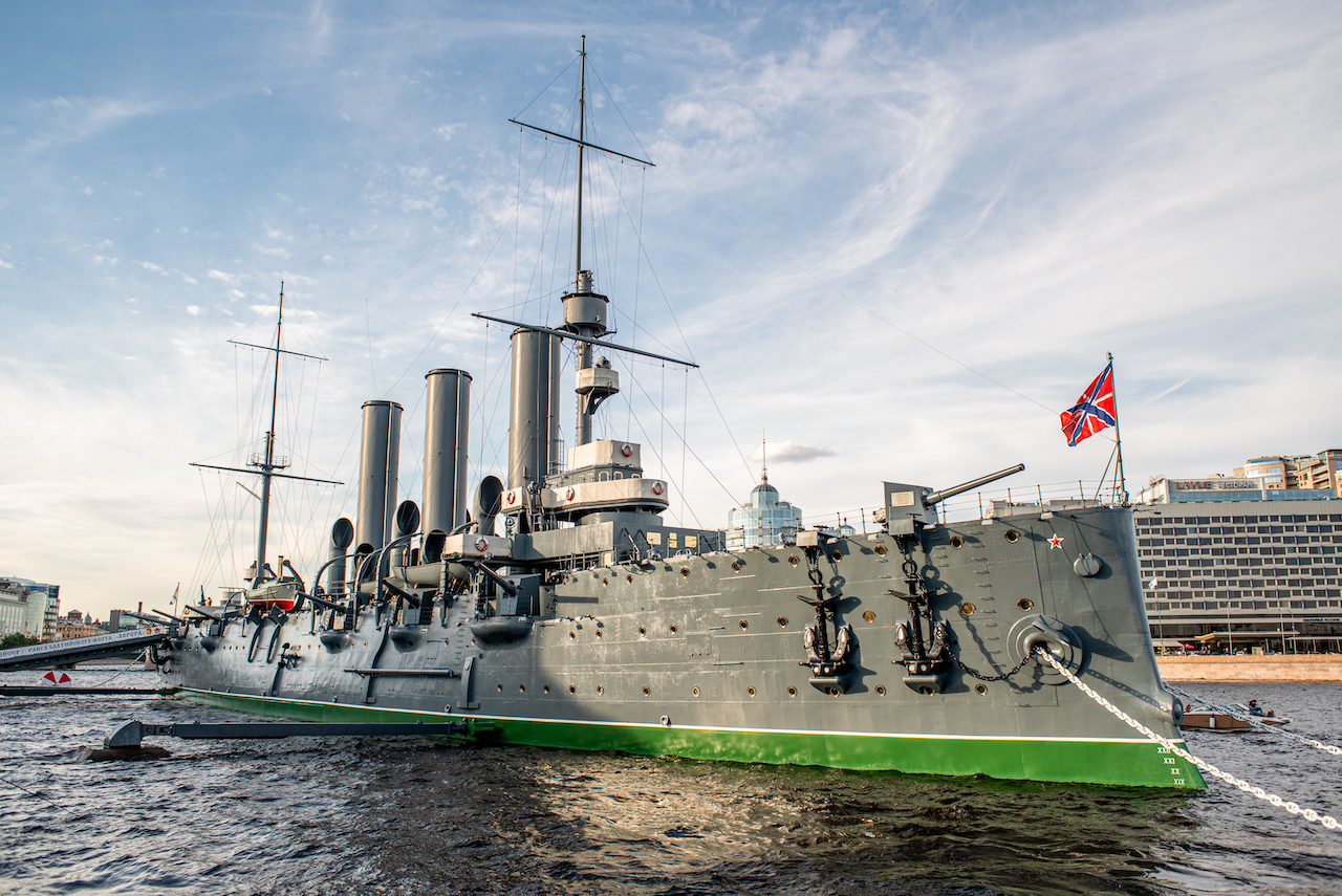 Обзорная экскурсия с посещением крейсера «Аврора» со скидкой 24%