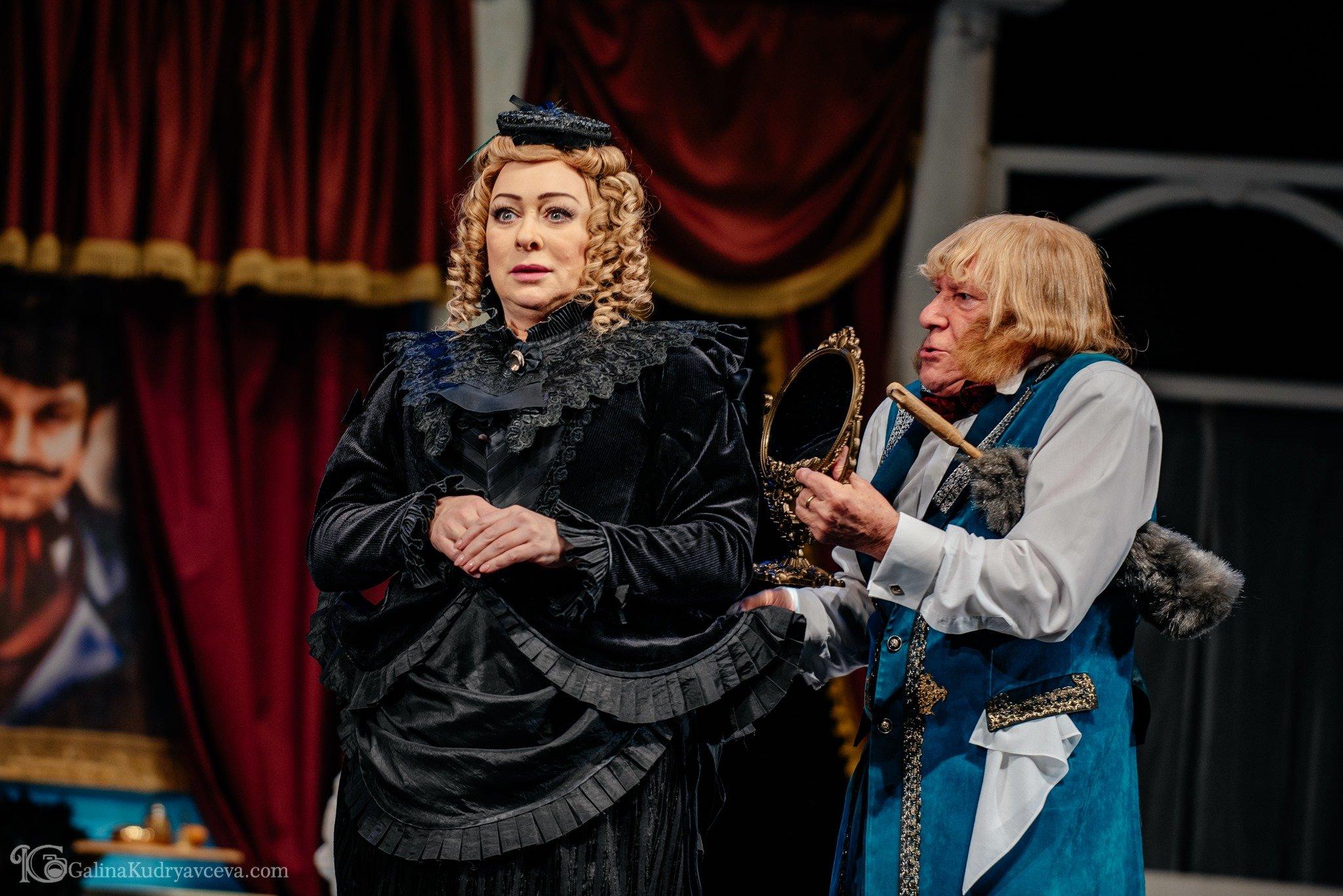 Городские ярмарки, бродячие артисты и предпринимательство: как зародилась антреприза