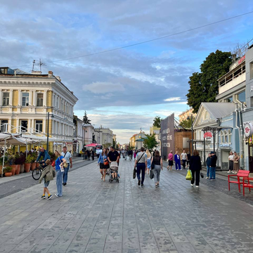 Пешеходная экскурсия по Большой Покровской улице со скидкой 20%