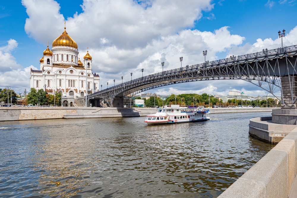 Речная прогулка по Москве-реке от парка «Зарядье» до Воробьёвых гор со скидкой 50%