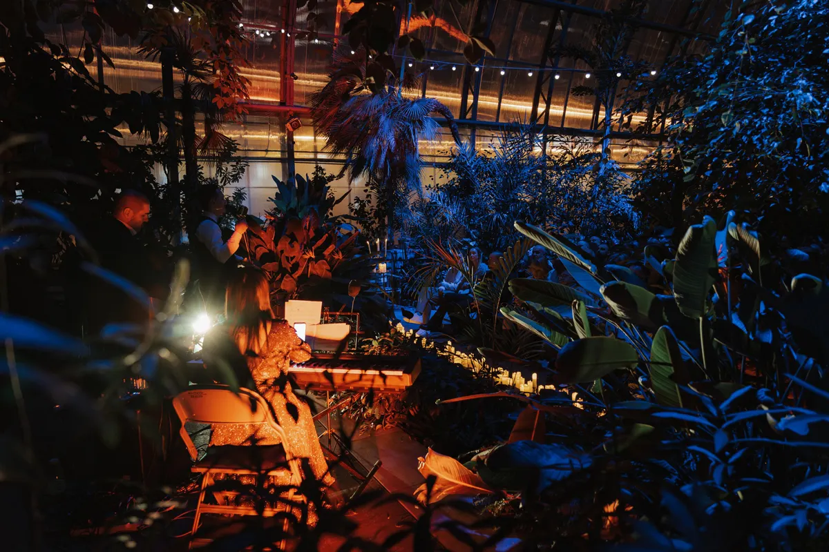 Концерт при свечах «Лара Фабиан трибьют» в Оранжерее Таврического сада со скидкой 30%