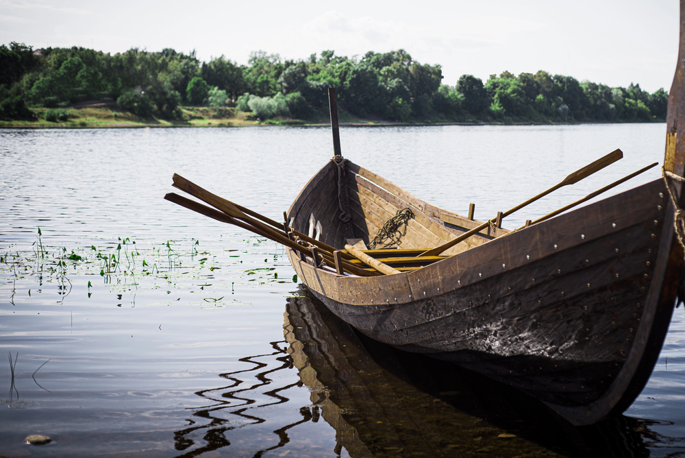 Однодневный тур «Удивительная Карелия: водопады, хаски, олени, рыбная ферма» с прогулкой на ладье по Ладожским шхерам со скидкой 31%