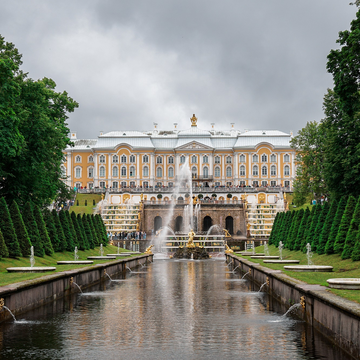 Автобусная экскурсия «Императорское путешествие: Царское село и Петергоф за один день» со скидкой до 32%