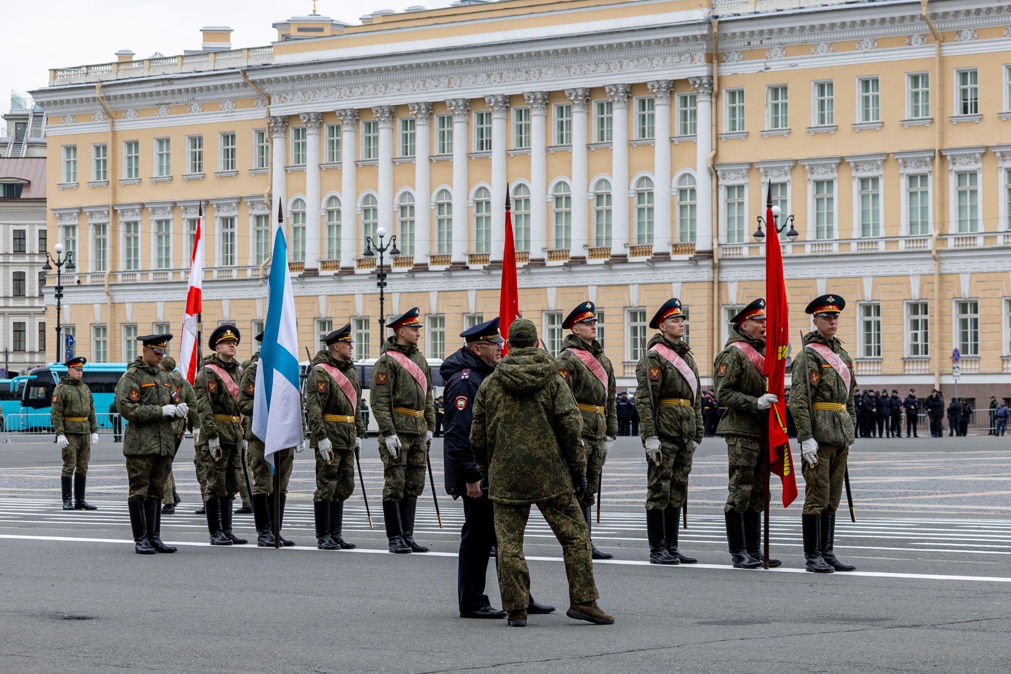 Парад Победы в Петербурге пройдет без военной техники