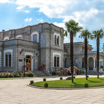 Автобусно-пешеходная экскурсия «Юсуповский и Ливадийский дворцы»