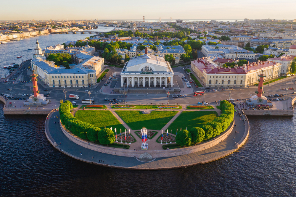 Пешеходная стендап-экскурсия по Васильевскому острову со скидкой 20%