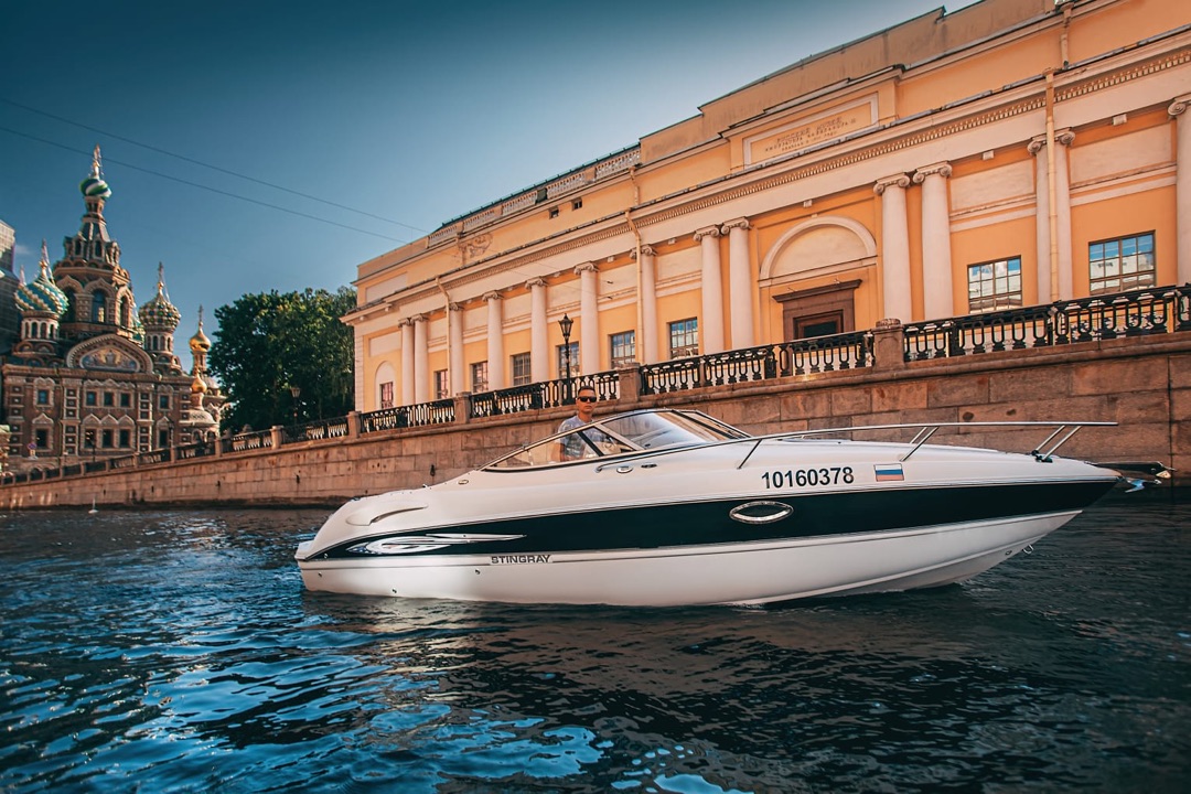 Аренда катера «Флай» с капитаном со скидкой 33%