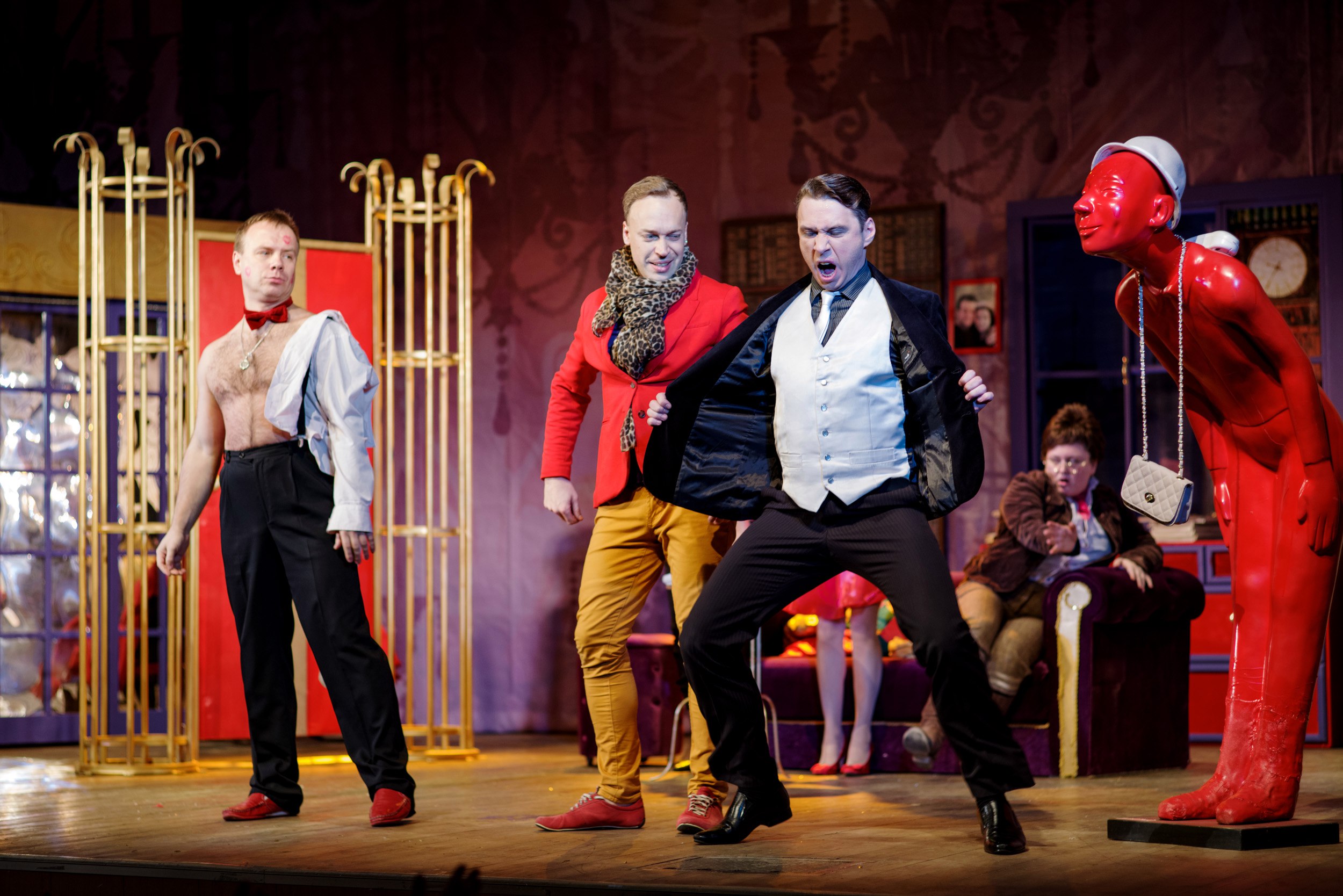 Спектакль «Мы не одни, дорогая!» со скидкой 35%