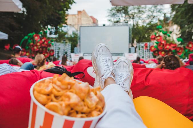 Летние кинотеатры Москвы 2026: где смотреть фильмы под открытым небом