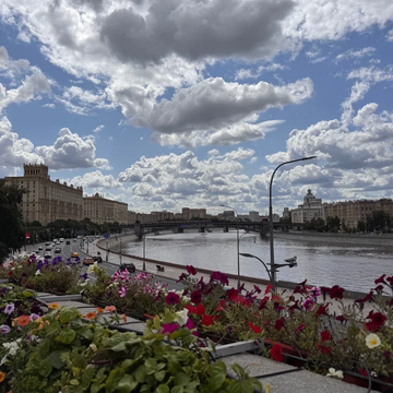 Речная прогулка по центру Москвы от парка «Зарядье» до причала «Киевский вокзал» Речная прогулка по центру Москвы от парка «Зарядье» до причала «Киевский вокзал»