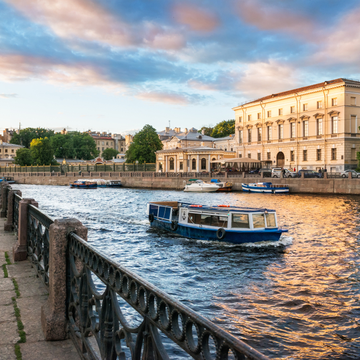 Прогулки по рекам и каналам: однопалубные теплоходы со скидкой до 76%