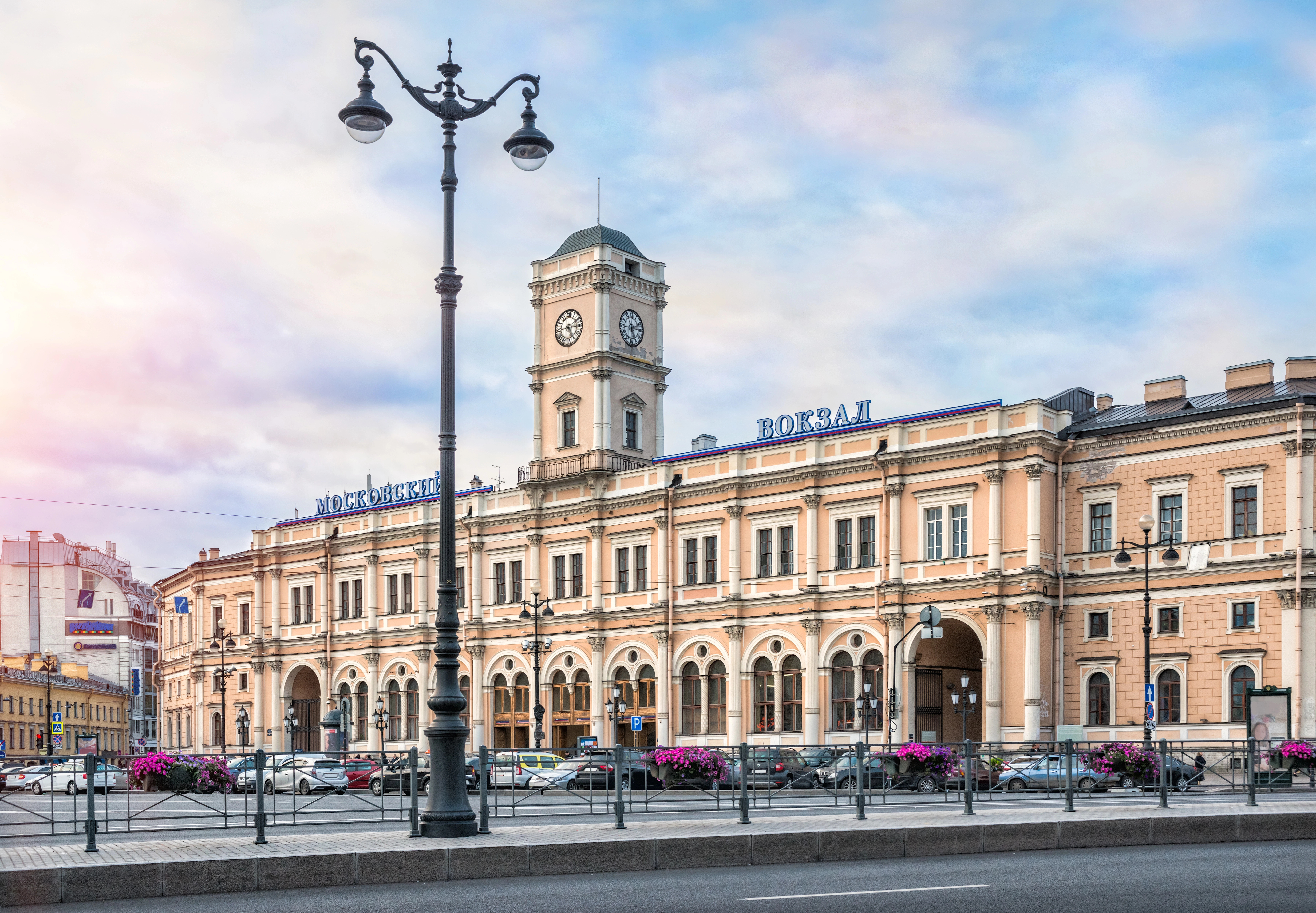Стендап-экскурсия по Петербургу «2 в 1» Стендап-экскурсия по Петербургу «2 в 1» со скидкой до 45%