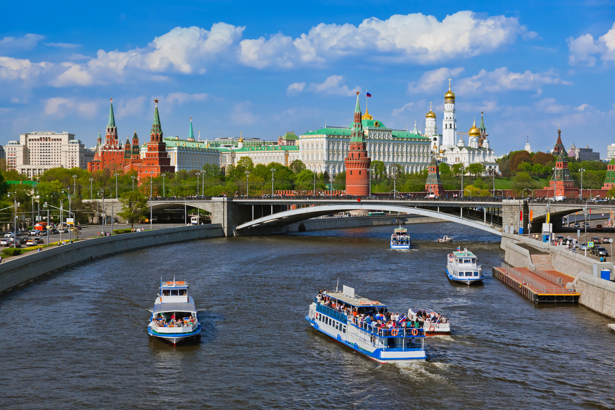 Речная прогулка «Лето в Москве» от Парка «Зарядье» до Киевского вокзала со скидкой 50%