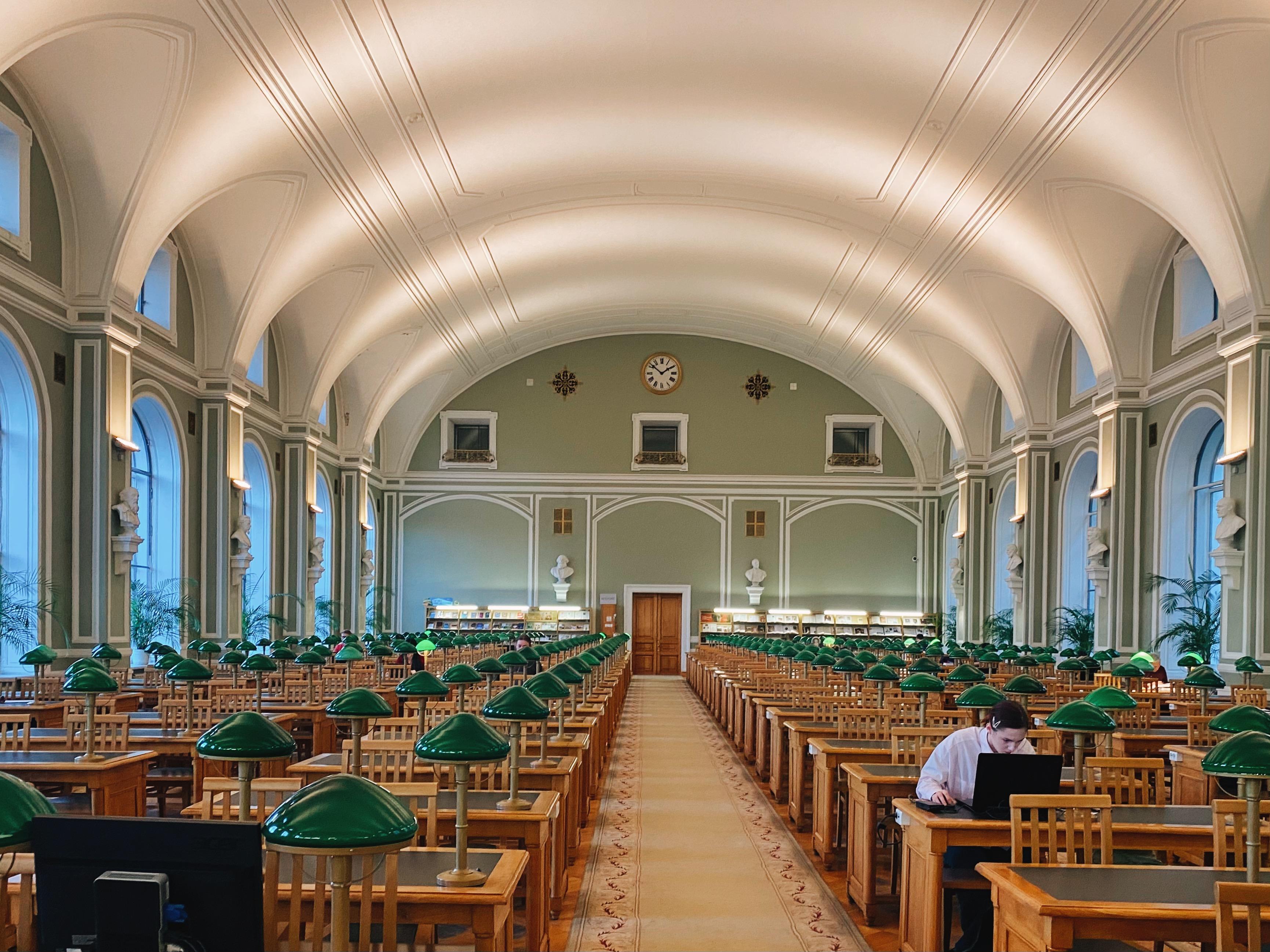 Историческая прогулка по залам Российской национальной библиотеки