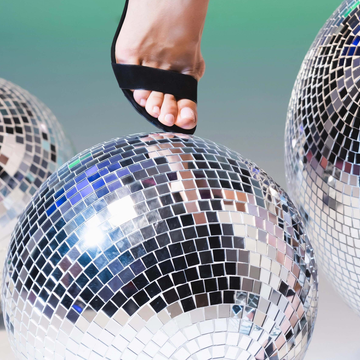 Вечерний круиз «Танцуют все» на теплоходе с живой музыкой в стиле диско