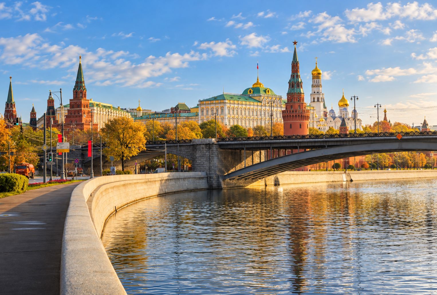 Речная прогулка на теплоходе от причала «Воробьёвы горы» по центру Москвы