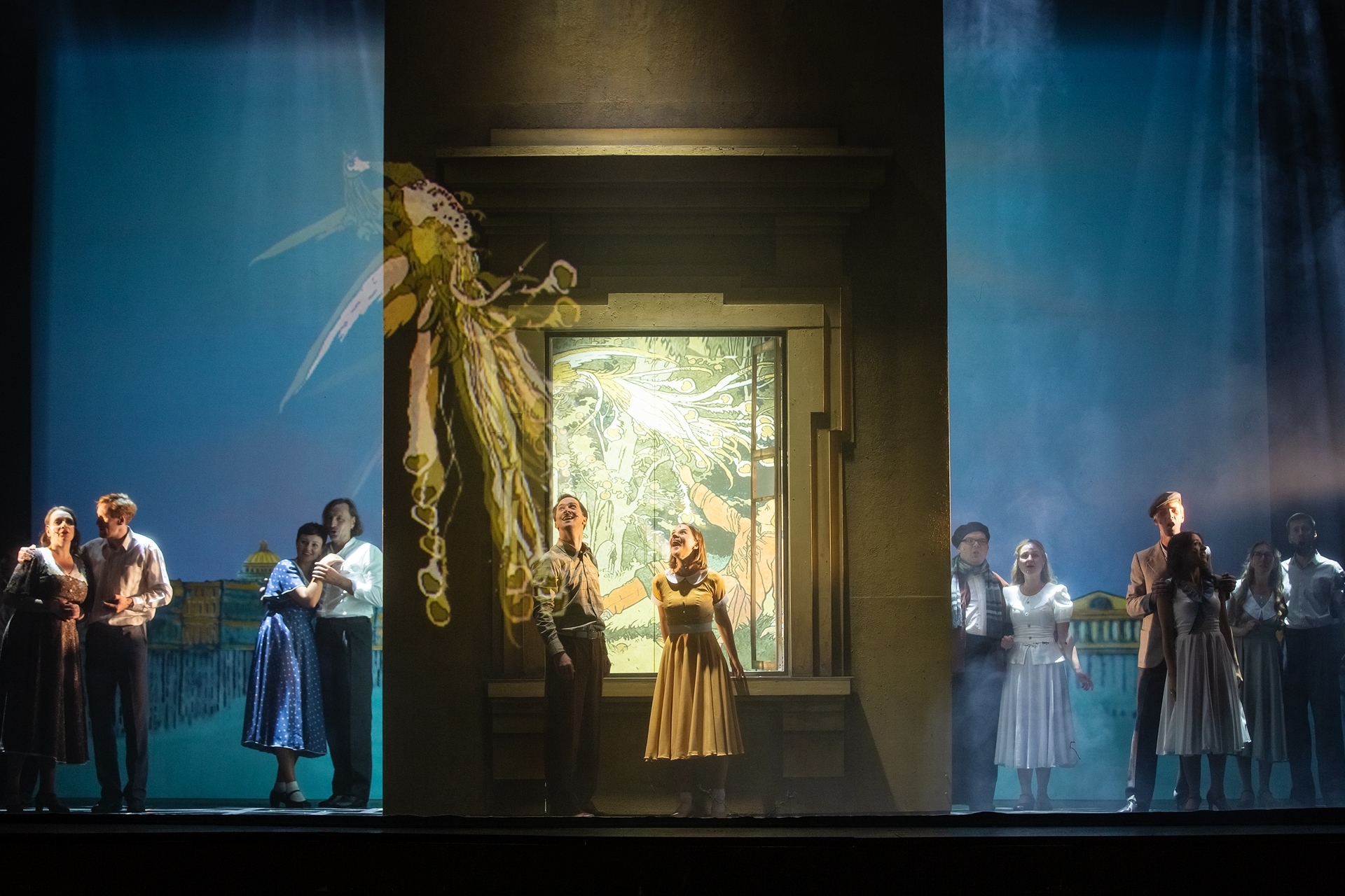 Спектакль-концерт «Жар-птица. Песни о войне» на сцене Театра музыкальной комедии