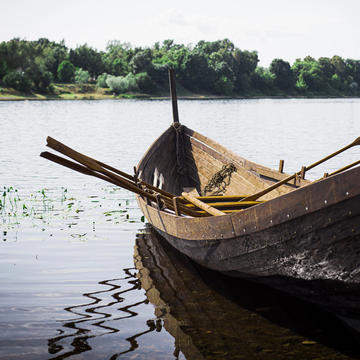 Однодневный тур «Удивительная Карелия: водопады, хаски, олени, рыбная ферма» с прогулкой на ладье по Ладожским шхерам со скидкой 31%