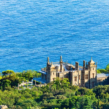 Автобусно-пешеходная экскурсия «Два дворца: Воронцовский и Ливадийский» с морской прогулкой в Ялте