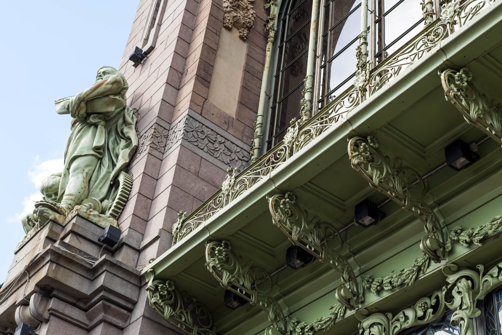 Индивидуальная пешеходная экскурсия «В компании петербуржца» со скидкой 25%