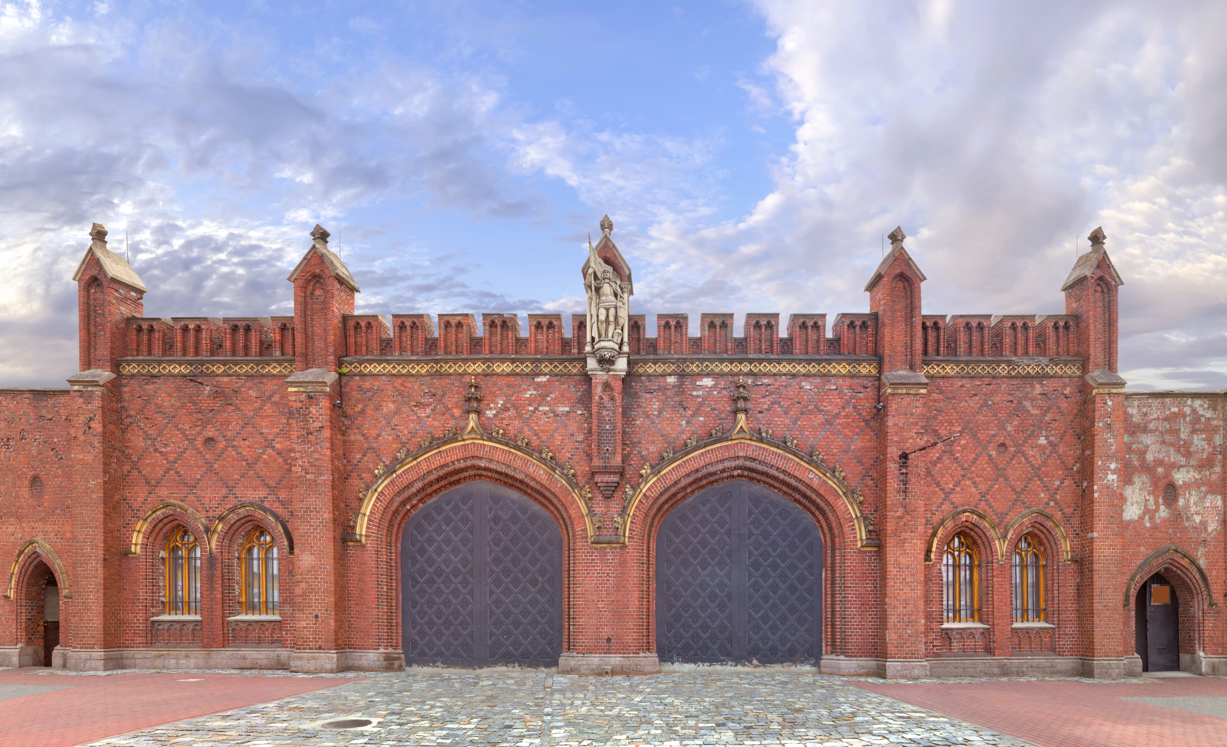 Автобусная экскурсия в мини-группе по замкам Калининграда со скидкой 20%