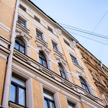 Экскурсия «Мистика Петроградской стороны: дворы-колодцы, парадные и доходные дома» со скидкой до 61%