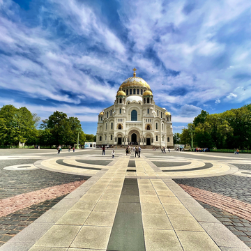 Авторский автобусный тур «Кронштадт—Петергоф» со скидкой 43%