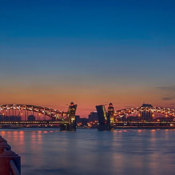 Автобусная экскурсия по вечернему Петербургу к Лахта-центру с прогулкой на развод мостов на теплоходе со скидкой 52%