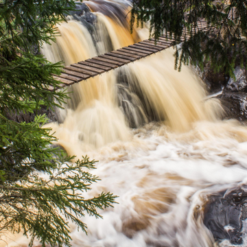 Двухдневный тур «Карелия: водопады и Рускеала» со скидкой 39%