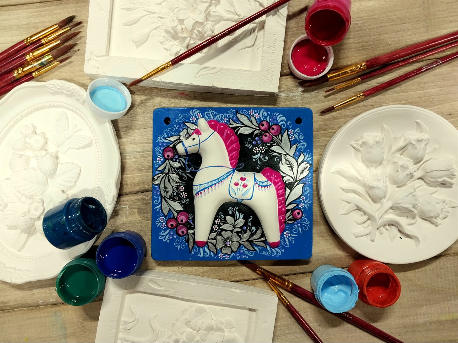 Мастер-класс по росписи гипсового панно в музее русского быта «Изба-Забава» со скидкой 30%