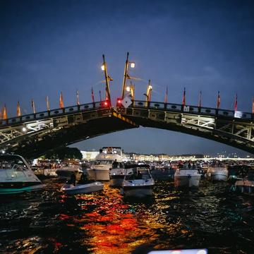 Речная прогулка на теплоходе с прозрачной крышей «Ночной Петербург» на развод мостов