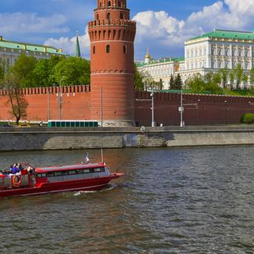 Речная прогулка по центру Москвы от причала «Киевский» до парка «Зарядье» со скидкой 50%
