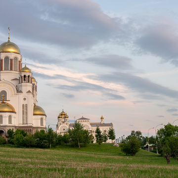 Экскурсия «Обзорная экскурсия по Екатеринбургу, монастырю на Ганиной яме и стела Европа — Азия» со скидкой 20%