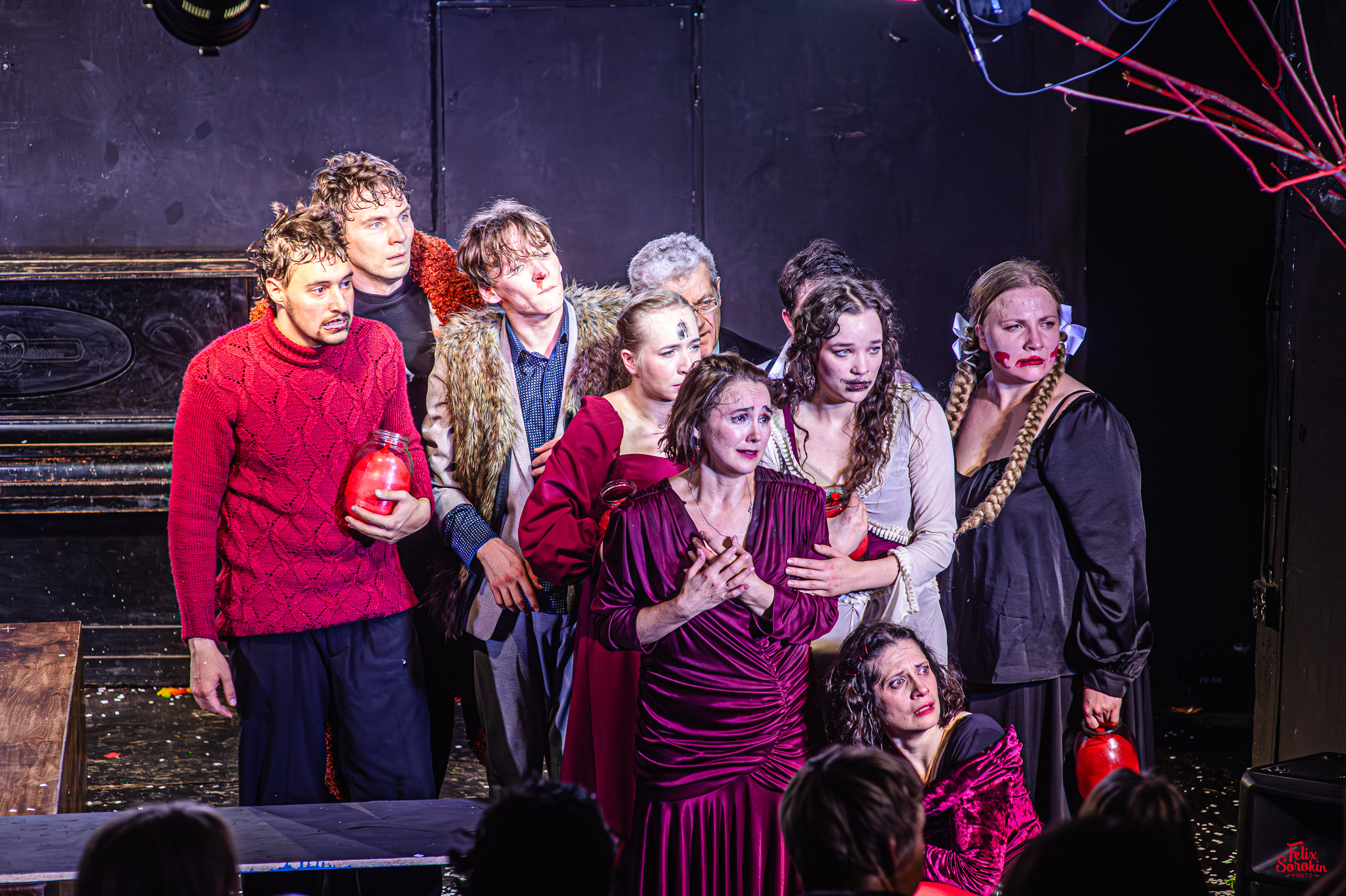 Спектакль «Вишнёвый сад. Любовь на крови» со скидкой 40%