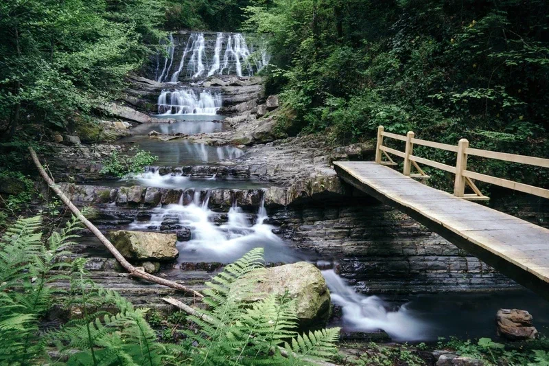 Экскурсия «Змейковские водопады» на мотоциклах со скидкой до 25%