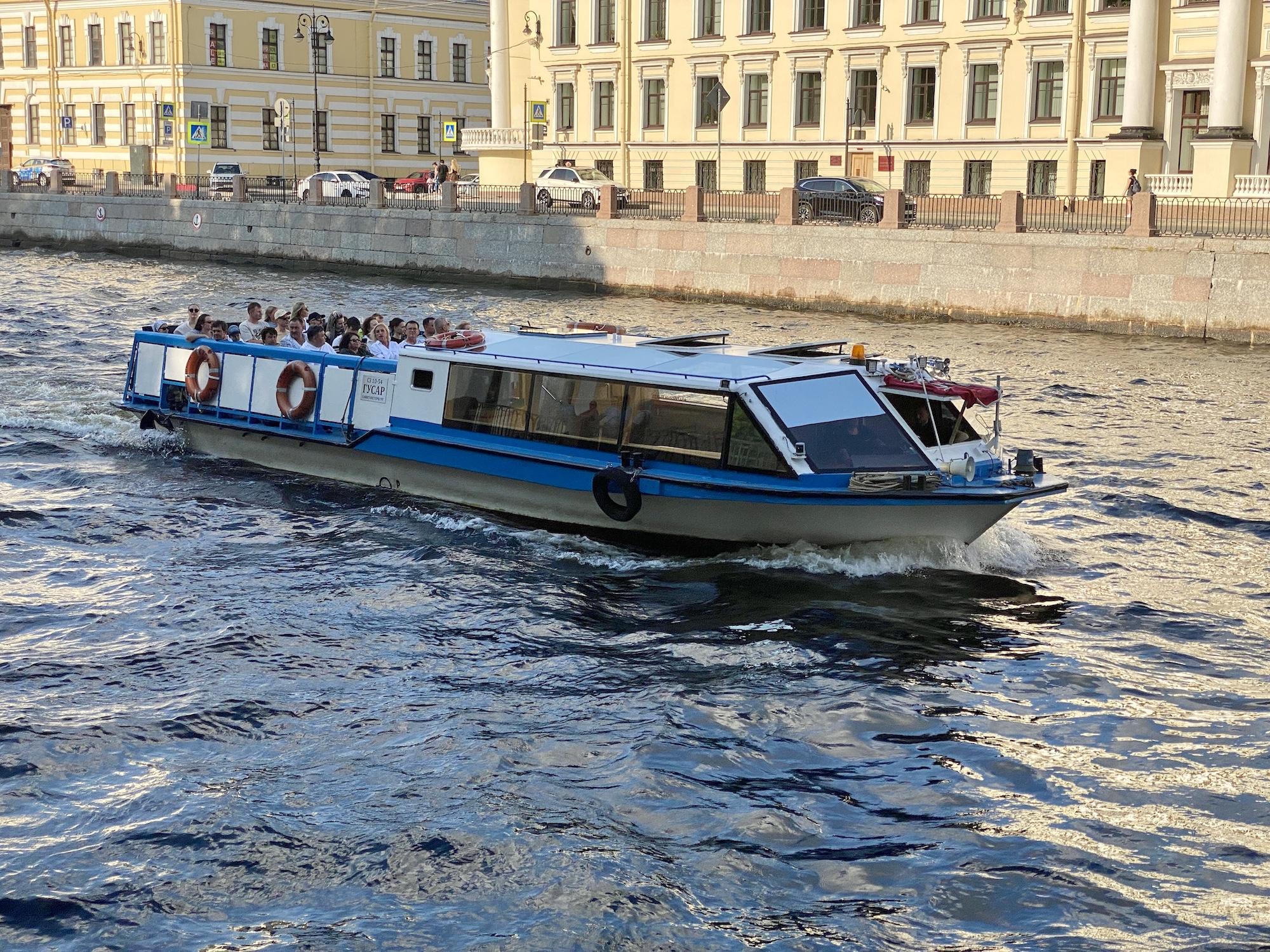 «Горбилет» дарит ветеранам бесплатные прогулки по Неве