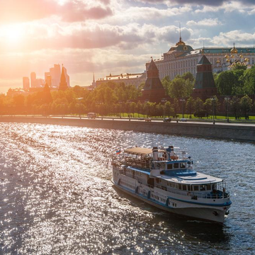 Речная прогулка по центру Москвы от причала «Киевский» до причала «Китай-город/Устьинский» по маршруту Северный со скидкой 50%