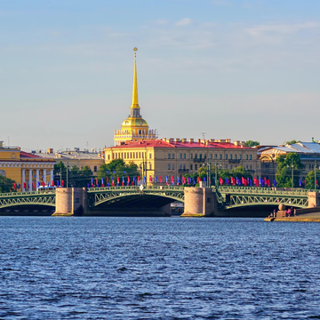 Двухчасовая прогулка по Неве и каналам на катере «Клюквенный щербет» со скидкой 20%