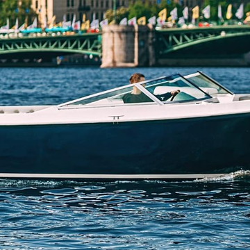 Аренда катера премиум-класса «Маркиза» с капитаном со скидкой 21%