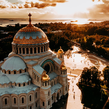 Вечерняя экскурсия в Кронштадт «Закат над заливом» с прогулкой на теплоходе со скидкой до 33%