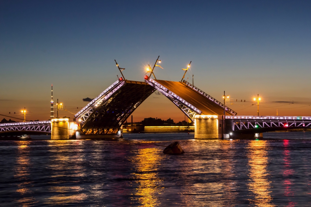 Ночной круиз «Вся Венеция с разведением мостов» со скидкой 41%