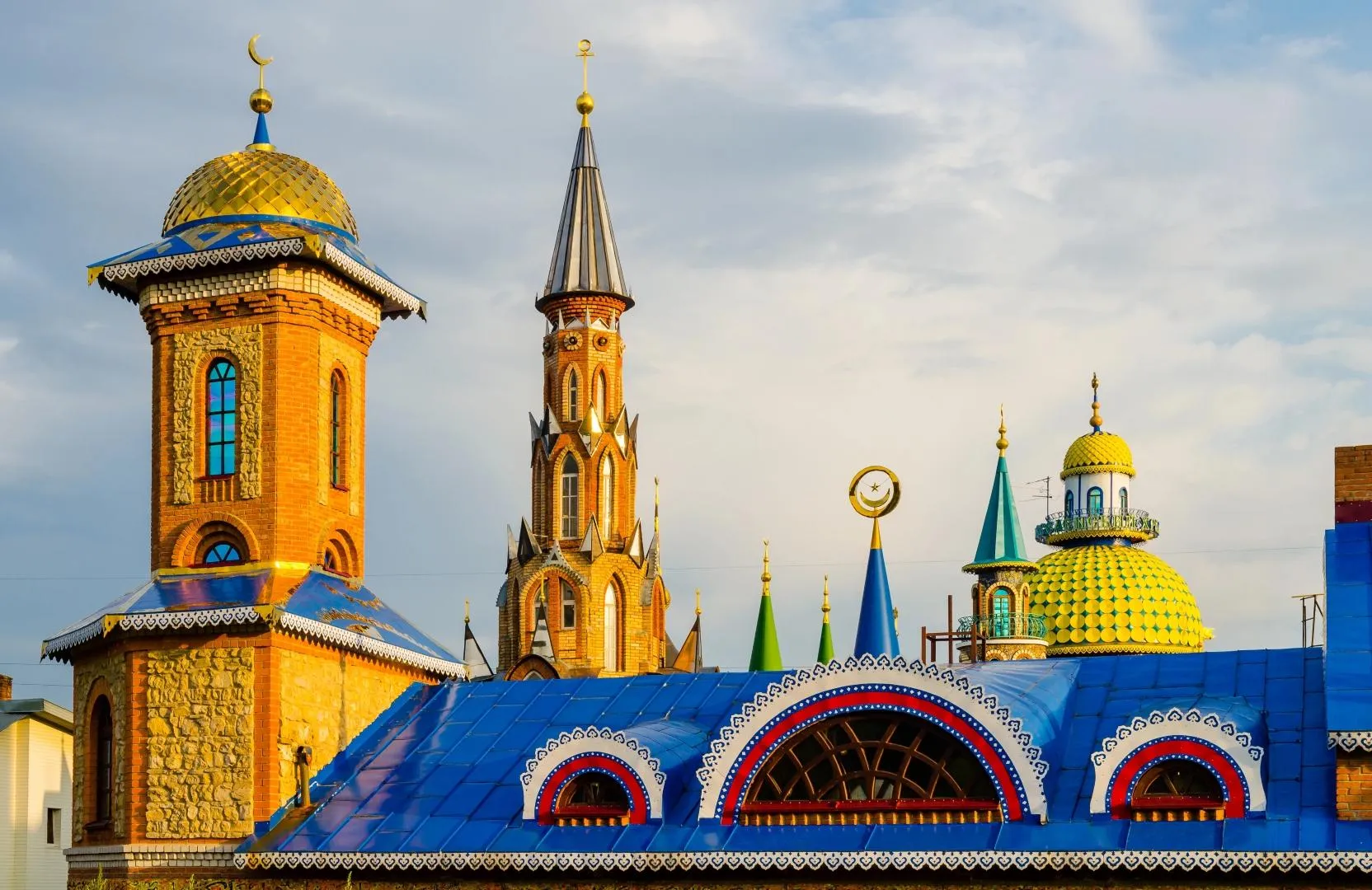 Однодневный тур в Свияжск и Раифу с осмотром Храма всех религий Однодневный тур в Свияжск и Раифу с осмотром Храма всех религий со скидкой 25%